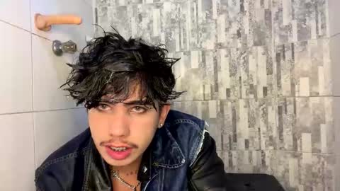 Lyle Bennett Freelance Model online show from 22, 9, 2025