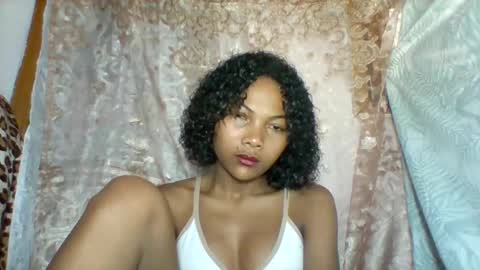 Snapshot of lyndah19 chatting on 27, 11, 2025 lyndah19 online show from 27, 11, 2025