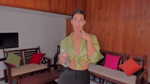  LYNN  online show from 9, 11, 2025