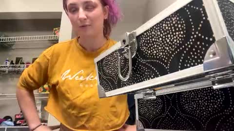 Lynn  online show from 14, 12, 2025