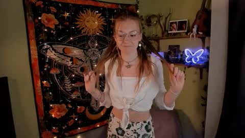 Snapshot of lyra_thenymph chatting on 10, 10, 2025 Lyra online show from 10, 10, 2025