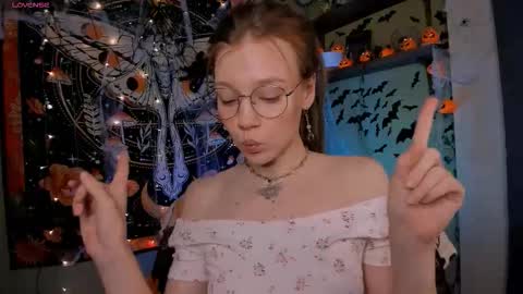 Snapshot of lyra_thenymph chatting on 26, 10, 2025 Lyra online show from 26, 10, 2025