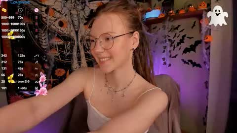 Snapshot of lyra_thenymph chatting on 4, 11, 2025 Lyra online show from 4, 11, 2025