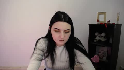 Snapshot of m_i_k_i_ chatting on 6, 2, 2026 m_i_k_i_ online show from 6, 2, 2026