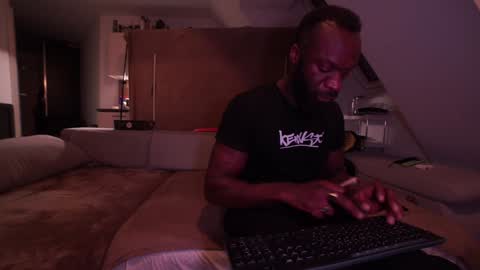 Mac Troy online show from 4, 1, 2025