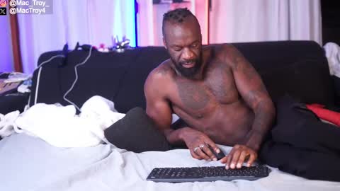 Mac Troy online show from 13, 9, 2025