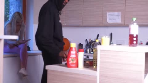 Mac Troy online show from 7, 10, 2025