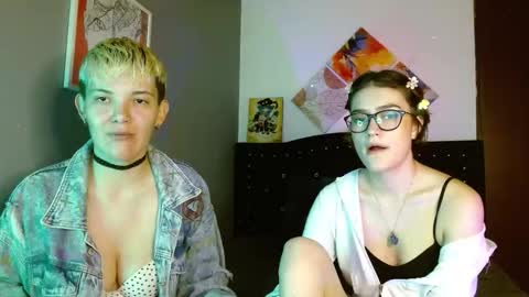 Snapshot of mackenziemoon chatting on 18, 10, 2025 Noah Askew online show from 18, 10, 2025