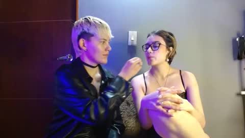 Snapshot of mackenziemoon chatting on 19, 10, 2025 Noah Askew online show from 19, 10, 2025