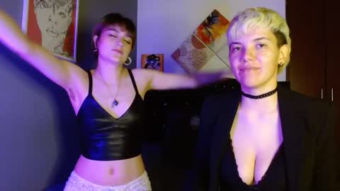 Snapshot of mackenziemoon chatting on 22, 10, 2025 Noah Askew online show from 22, 10, 2025