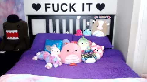 Mackenzie Wolfe online show from 4, 11, 2025