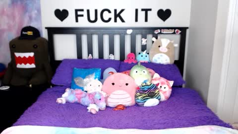 Mackenzie Wolfe online show from 28, 11, 2025