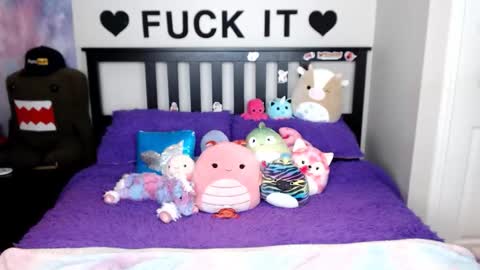 Mackenzie Wolfe online show from 4, 12, 2025