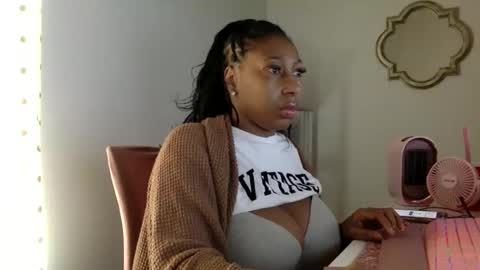 Snapshot of madam_glam chatting on 29, 4, 2026 madam_glam online show from 29, 4, 2026