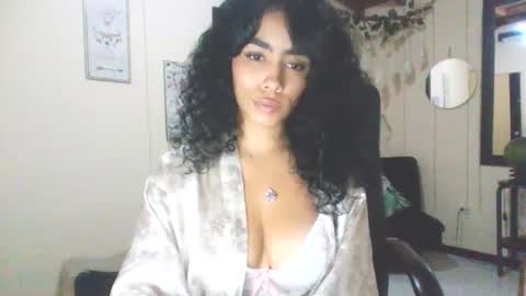 maddie_thompsonn online show from 10, 10, 2025