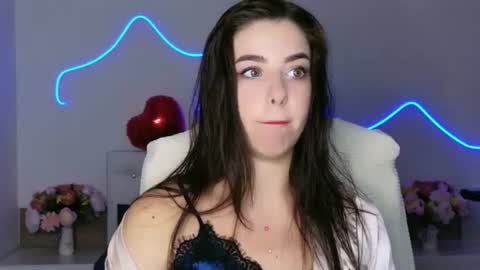 maddieperezz online show from 25, 6, 2026