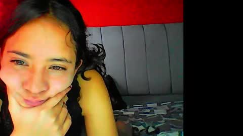 Snapshot of madelainee_buk chatting on 18, 12, 2024 Buk online show from 18, 12, 2024