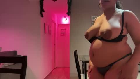 Snapshot of madellein chatting on 4, 12, 2025 madellein online show from 4, 12, 2025