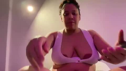 Snapshot of madellein chatting on 2, 2, 2026 madellein online show from 2, 2, 2026