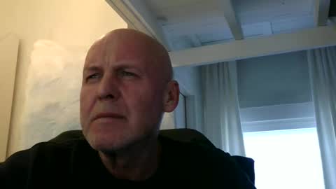 madio1187940 online show from 11, 1, 2025