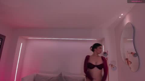 Maddi Collins online show from 28, 10, 2025