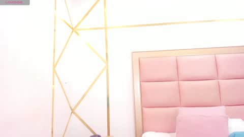 Snapshot of mady_edwards chatting on 25, 12, 2024 Mady online show from 25, 12, 2024