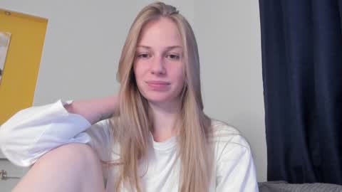 Snapshot of magic_couple13 chatting on 20, 11, 2025 Alice online show from 20, 11, 2025