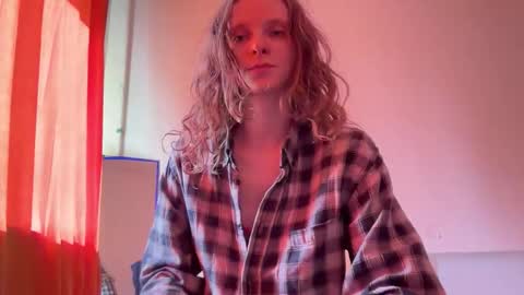 Snapshot of magic_mini_moon chatting on 19, 9, 2025 Mikky or Moon online show from 19, 9, 2025