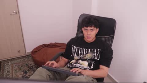 Snapshot of magic_tony chatting on 15, 11, 2025 Tony Hoffa online show from 15, 11, 2025