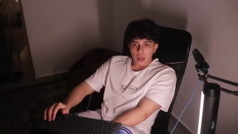 Snapshot of magic_tony chatting on 17, 11, 2025 Tony Hoffa online show from 17, 11, 2025