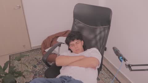 Snapshot of magic_tony chatting on 13, 12, 2025 Tony Hoffa online show from 13, 12, 2025