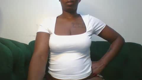 Snapshot of magicpussyy1 chatting on 5, 4, 2026 magicbabe online show from 5, 4, 2026