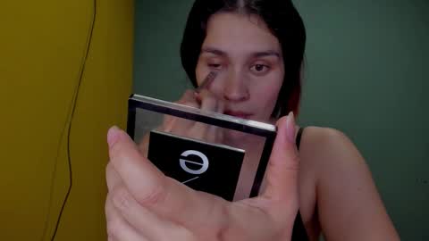 Snapshot of mahiia_1 chatting on 9, 11, 2025 Mahiia online show from 9, 11, 2025