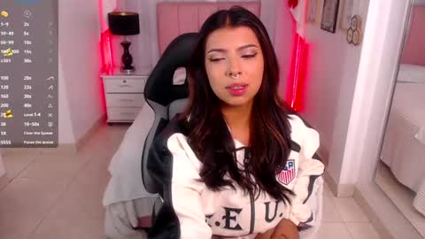 Maia Reficco online show from 4, 7, 2026