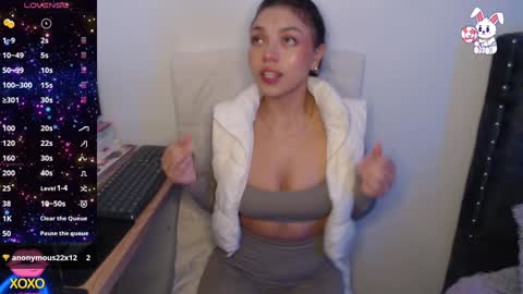 Snapshot of maiaa_evans chatting on 4, 12, 2024    t  online show from 4, 12, 2024