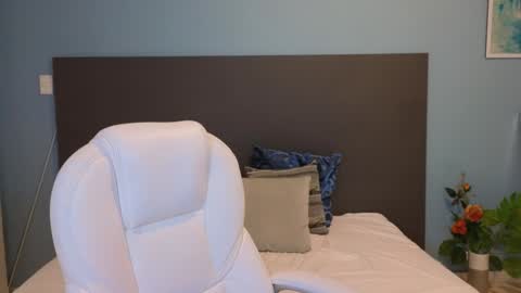 Maiaa Ruiz  online show from 2, 12, 2024