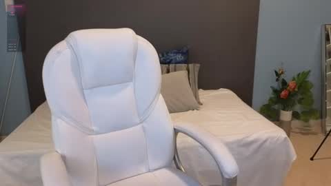 Maiaa Ruiz  online show from 10, 12, 2024