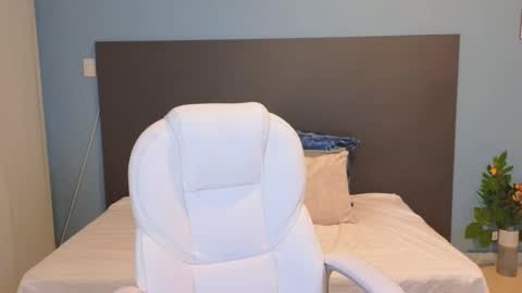 Maiaa Ruiz  online show from 10, 1, 2025