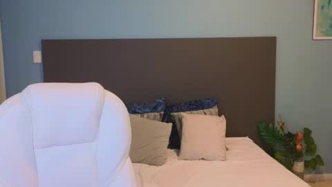 Maiaa Ruiz  online show from 23, 1, 2025