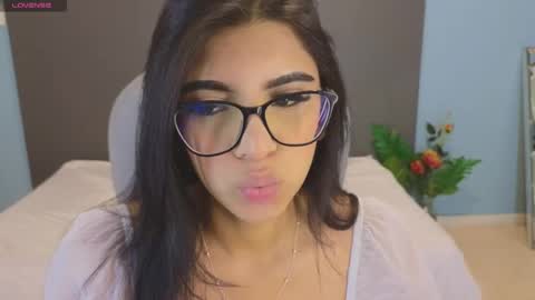 Maiaa Ruiz  online show from 8, 9, 2025