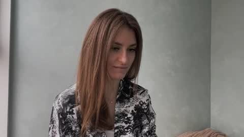 M I A online show from 2, 4, 2026