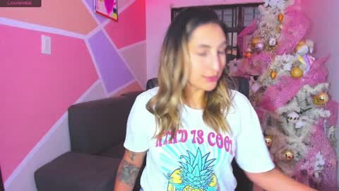 Snapshot of maiaconnor chatting on 22, 1, 2025 online show from 22, 1, 2025