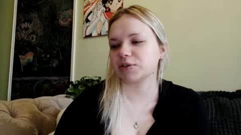 Snapshot of mairaspratlen chatting on 4, 3, 2026 Karen online show from 4, 3, 2026