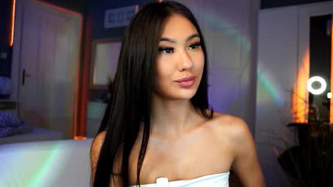 Snapshot of maistream chatting on 18, 11, 2025 Mai online show from 18, 11, 2025