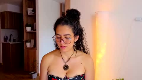 Snapshot of maithe_perroni chatting on 10, 4, 2026 Lauu online show from 10, 4, 2026