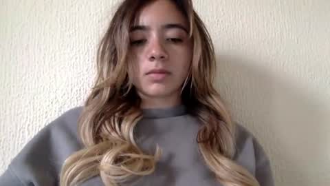 majo_gomezz online show from 2, 7, 2026