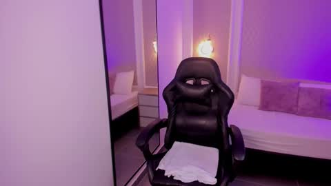 M A L U online show from 20, 12, 2025