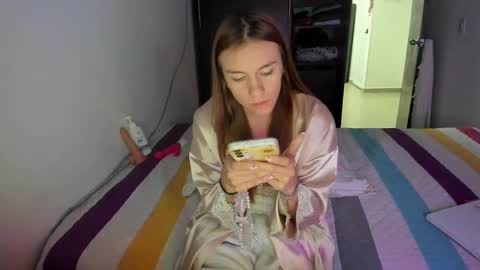 instagram  nueela   online show from 2, 12, 2024