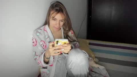 instagram  nueela   online show from 16, 12, 2024