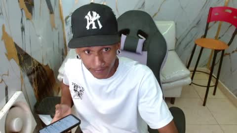 Snapshot of man_sant11 chatting on 4, 4, 2026 man_sant11 online show from 4, 4, 2026